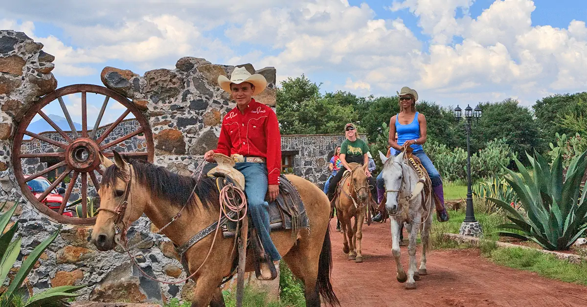 RIDE & RANCH 01